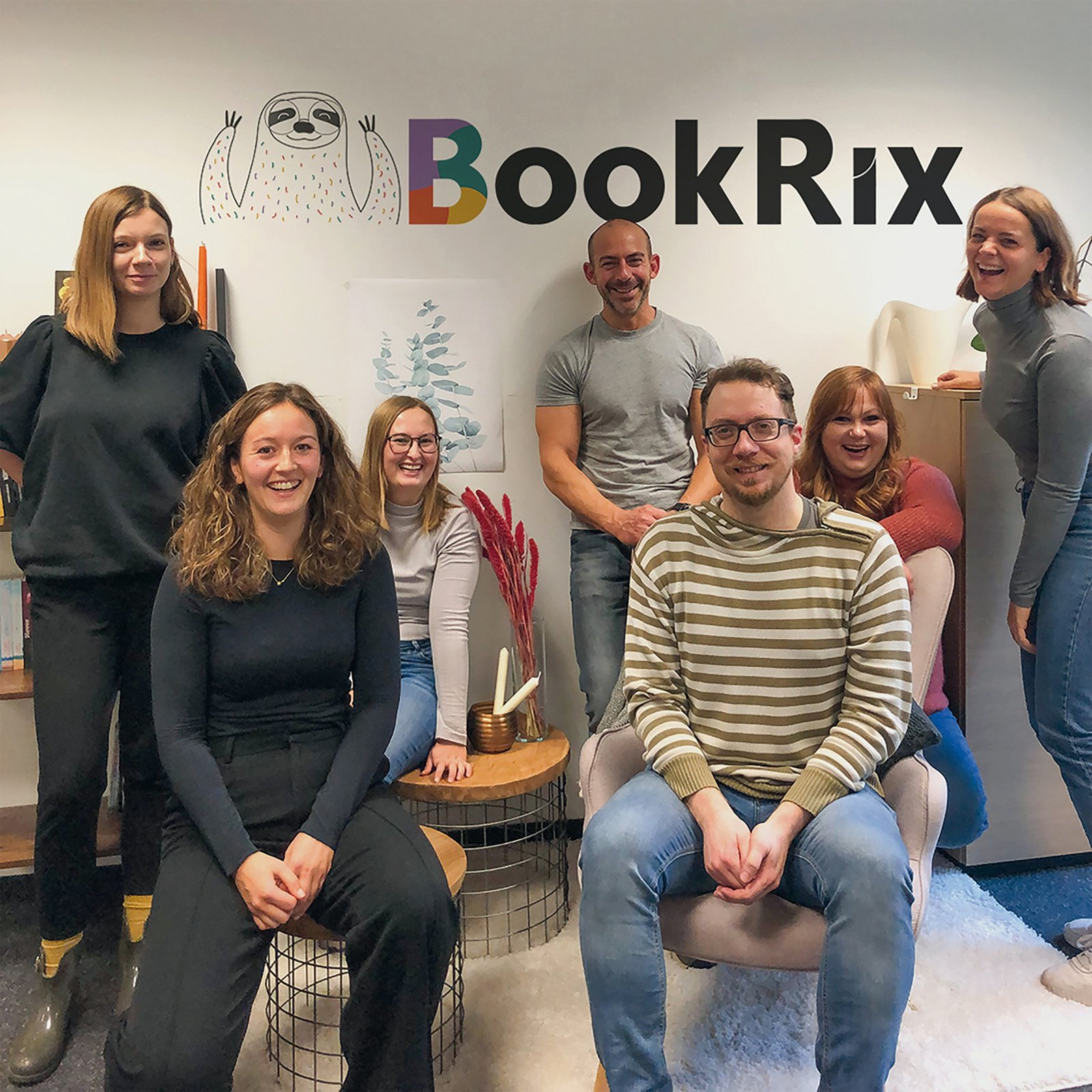 Den Markt fest im Blick: Kerstin Erlich, Julia Schneck, Tabea Brauner, Marc Lubitsch, Johannes Conrady, Sandra Nyklasz und Sarah Kupitza (v.l.) von BookRix unterstützen Selfpublisher beim Vertrieb ihrer digitalen Hörbücher. (Foto: BookRix/Sarah Kupitza)